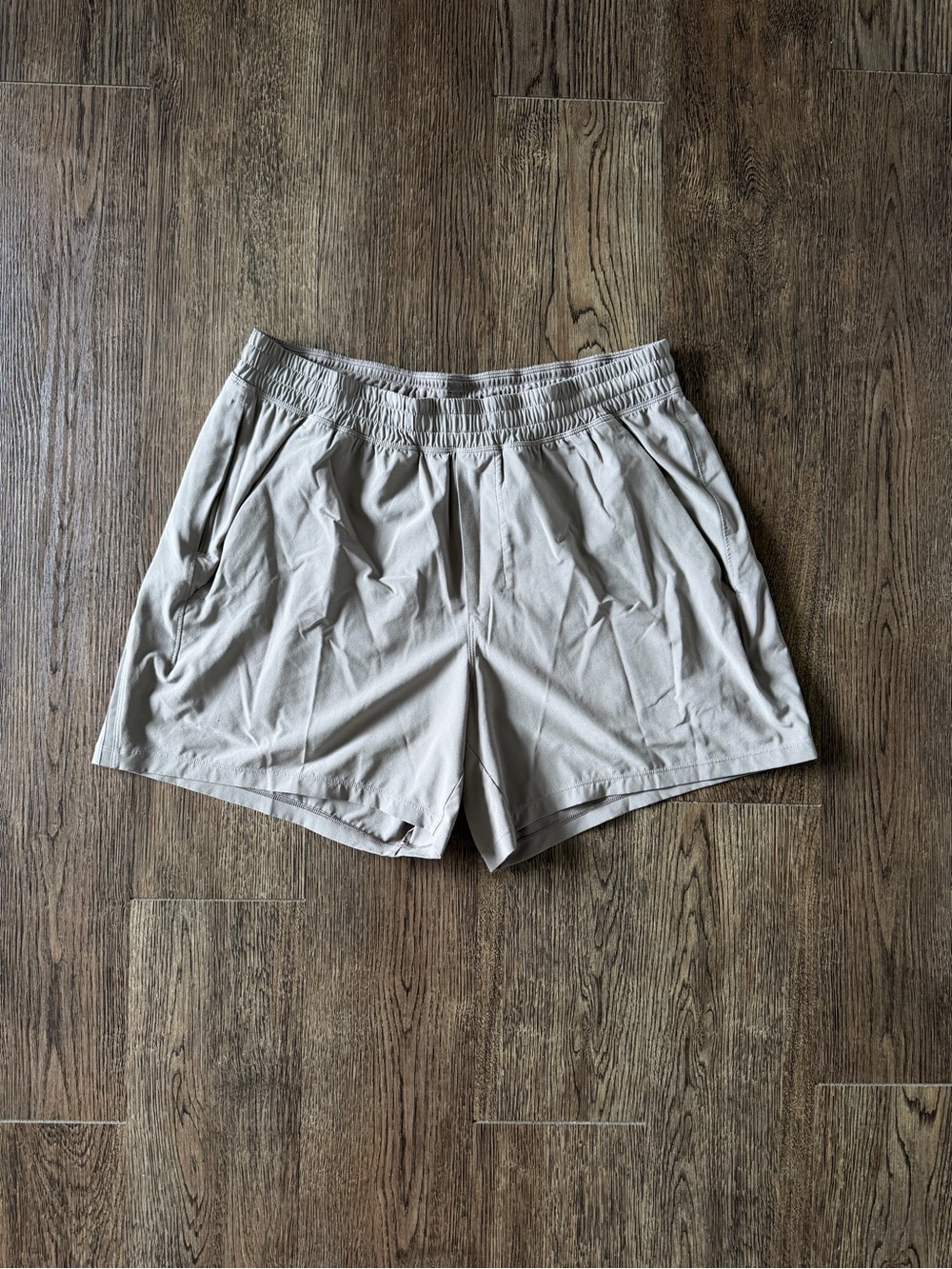 Lululemon Men's Beige Gray Pacebreaker Linerless 5 Inch Shorts, Size L